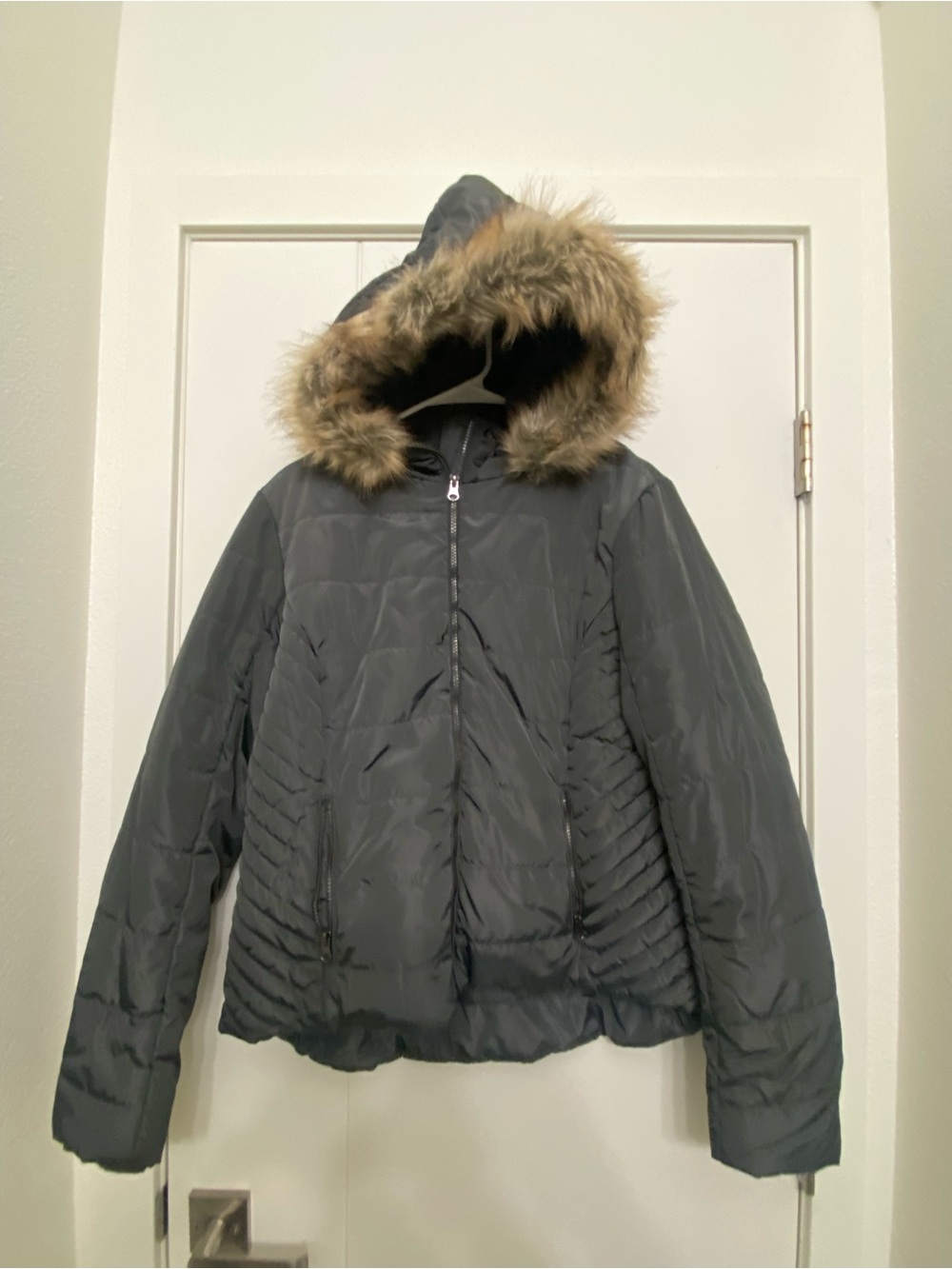BONGO Women's Quilted Hooded Puffer Jacket with Faux Fur Trim - Gray